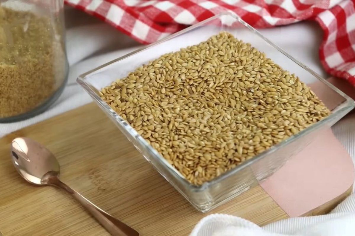 Conheça a semente que ajuda a regular o intestino, equilibra o colesterol e pode ser consumida de muitas maneiras