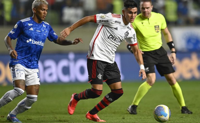 David Luiz marca de falta e Fla vence Cruzeiro em Belo Horizonte