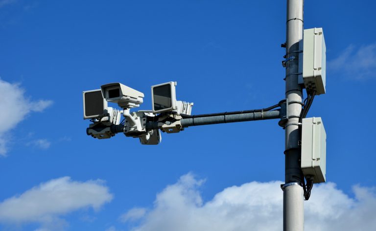 Dicas para não tomar multa por radares