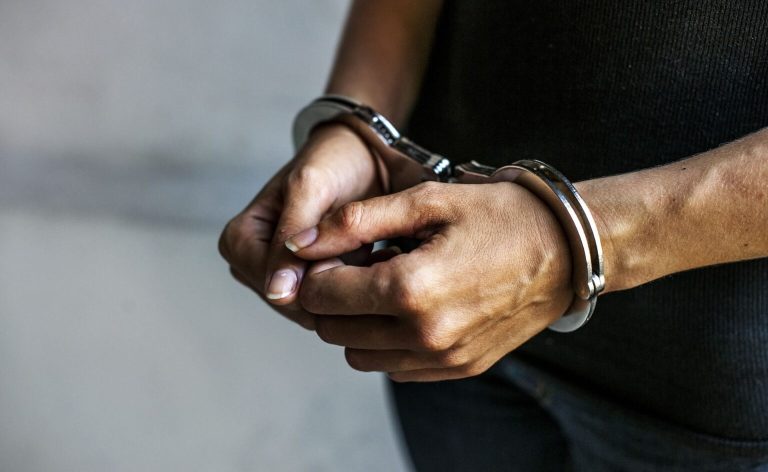 Homem Preso em Posse