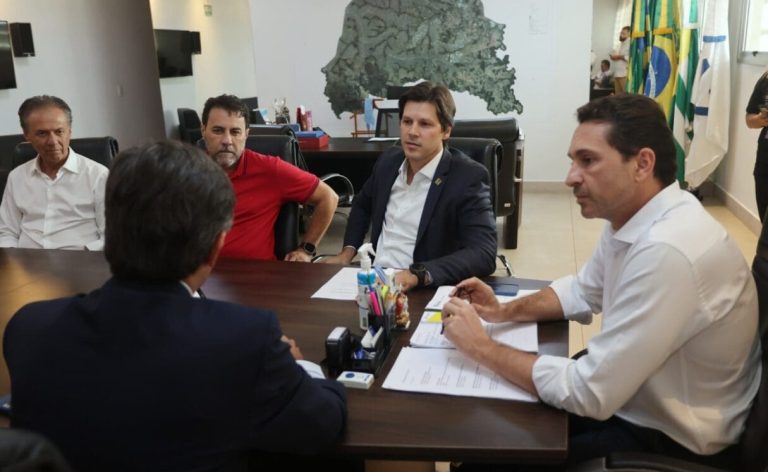 Daniel Vilela participa de reunião para apresentação de projeto de mineradora que irá investir no Nordeste goiano (Fotos: André Cosa)