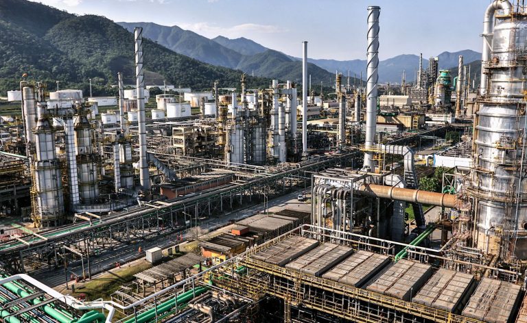 Petrobras lucra R$ 32,6 bilhões no 3º trimestre, alta de 22,3%