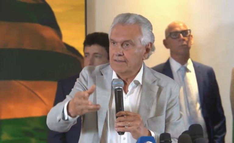 Em coletiva de imprensa, Caiado explicou como funcionará a novidade e afirmou que a medida protege Goiás “contra a má gestão do governo federal”.