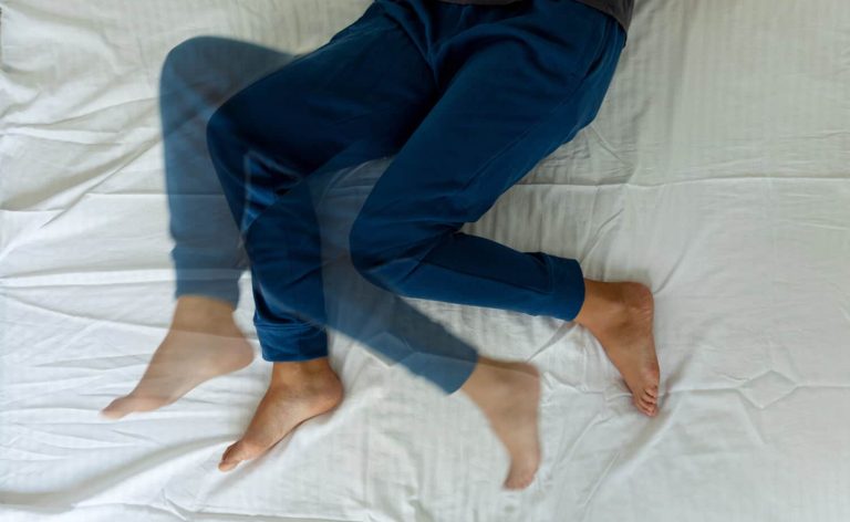 Se você sente as pernas inquietas, é melhor ficar de olho porque foi divulgado o que pode ser